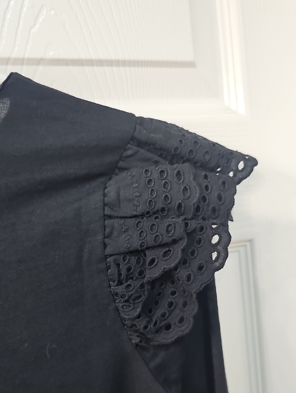 New Joe's Jeans Eyelet Embroidered Ruffle Feminine Cozycore Top Black Large - Picture 2 of 13